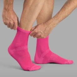 GripGrab Lightweight Airflow Short Socken - Pink Hi-Vis -Gripgrab gripgrab lightweight airflow short socks pink hi vis 3 1183737