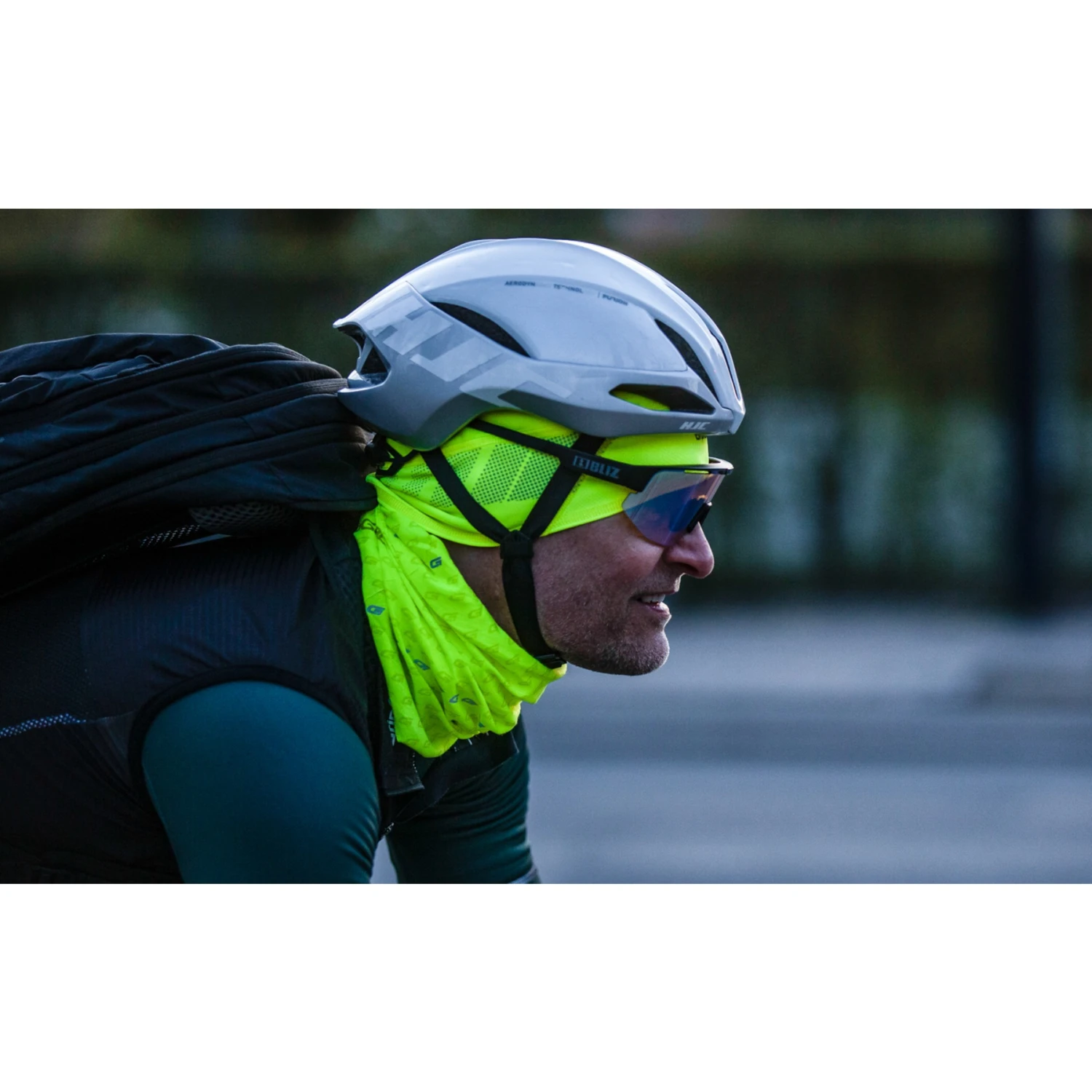 GripGrab Winddichte Leichte Thermal Hi-Vis Unterhelm Mütze - Yellow Hi-Vis 13 GripGrab Winddichte Leichte Thermal Hi-Vis Unterhelm Mütze - Yellow Hi-Vis – Bild 11