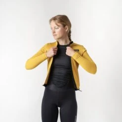 GripGrab Damen Gravelin Merinotech Thermo Langarmtrikot - Mustard Yellow 28 GripGrab Damen Gravelin Merinotech Thermo Langarmtrikot - Mustard Yellow -Gripgrab gripgrab womens gravelin merinotech thermal long sleeve jersey mustard yellow1 1557965
