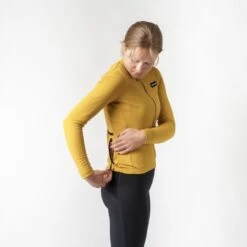 GripGrab Damen Gravelin Merinotech Thermo Langarmtrikot - Mustard Yellow 27 GripGrab Damen Gravelin Merinotech Thermo Langarmtrikot - Mustard Yellow -Gripgrab gripgrab womens gravelin merinotech thermal long sleeve jersey mustard yellow4 1557966
